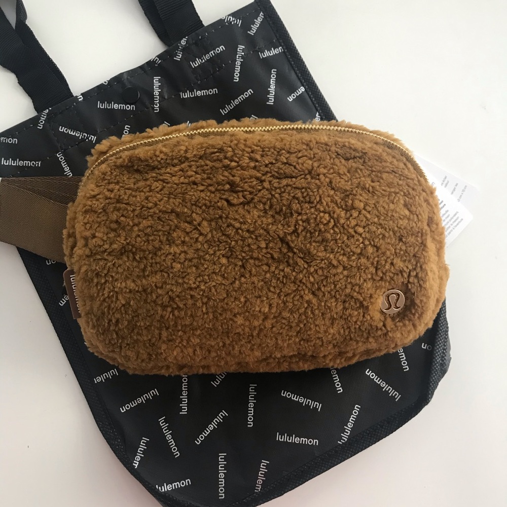 NWT The OG 2022 lululemon Everywhere Fleece Belt Bag - Burnt Caramel
